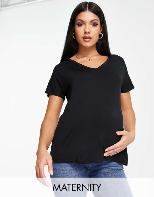 Camiseta negra con cuello de pico Karly de Cotton:On Maternity