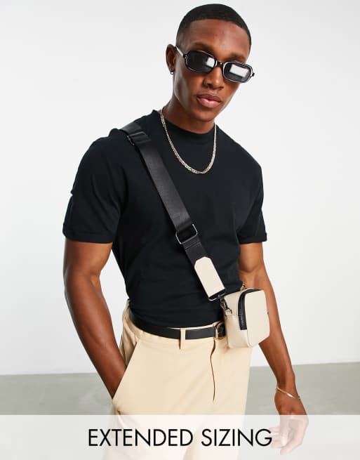 Camiseta negra con cuello redondo y manga remangada de ASOS DESIGN