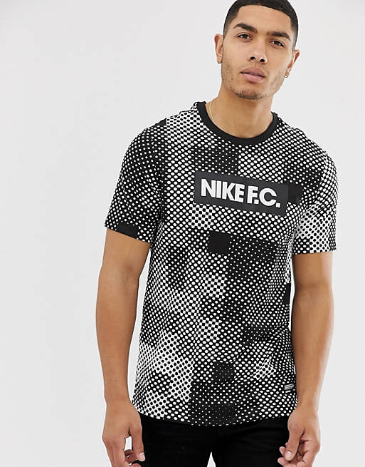 Camiseta negra con detalle de la marca FC de Nike