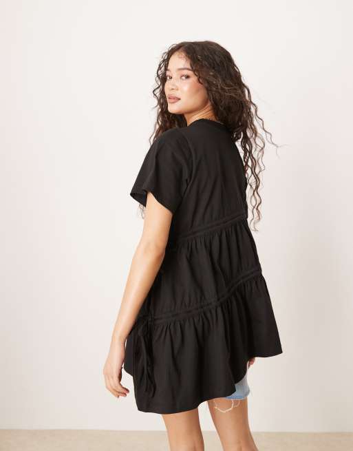 Camiseta negra con detalle fruncido de ASOS DESIGN, 2 de 4