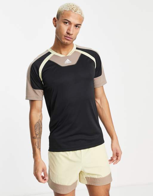 Camiseta negra con diseño de paneles Aeroready de adidas Training