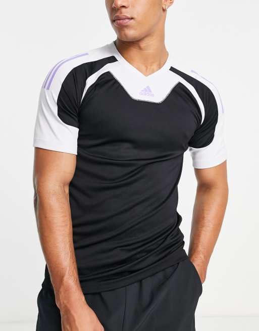 Camiseta negra con diseño de paneles color block de adidas Training