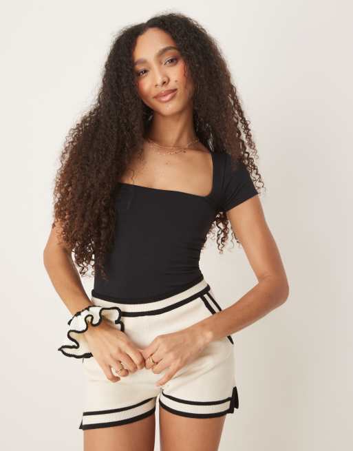 Camiseta negra con diseño encogido y cuello cuadrado Clean Lines de Free People