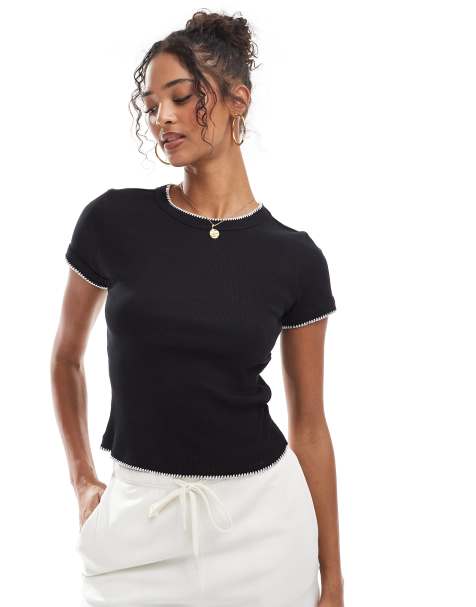 Camiseta negra con diseño encogido y detalle de pespuntes de festón de ASOS DESIGN - view 1