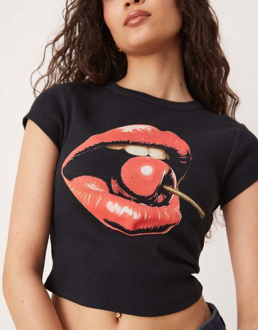 Camiseta negra con diseño encogido y estampado de cerezas de ASOS DESIGN, 3 de 4