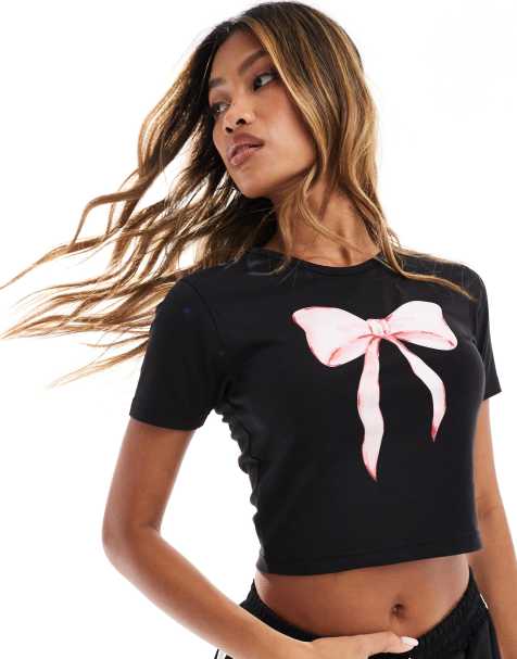 Camiseta negra con diseño encogido y estampado de lazo de Kaiia - view 1