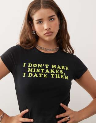 Camiseta negra con diseño encogido y estampado "Mistakes" de Noisy May - view 1