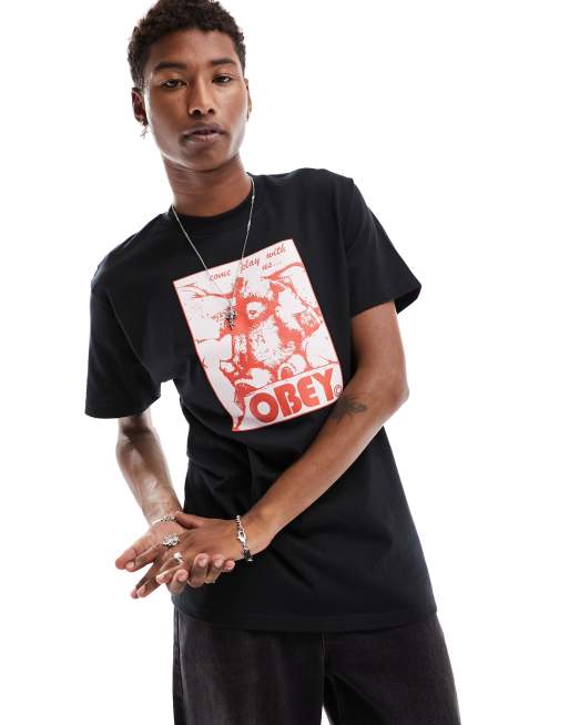 Camiseta negra con estampado 