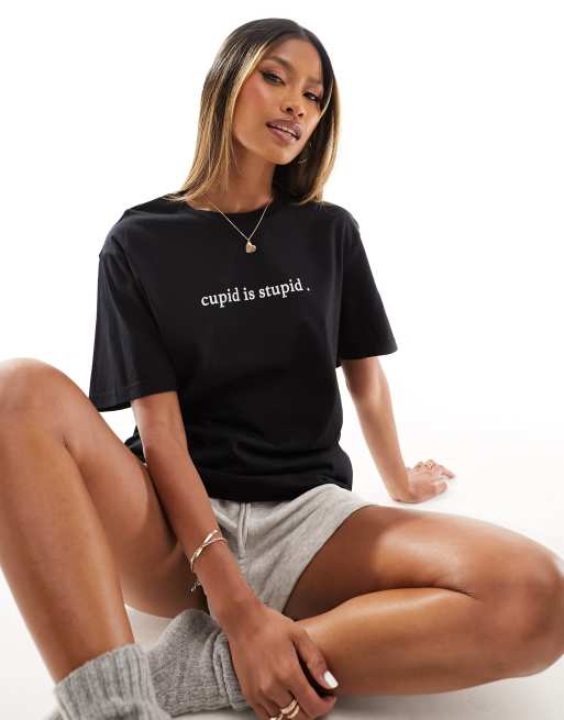 Camiseta negra con estampado de texto 