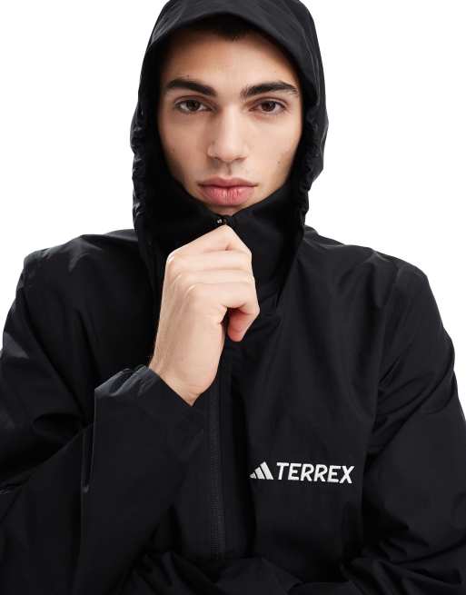 Camiseta negra con estampado en el pecho Terrex de adidas Outdoor, 3 de 4