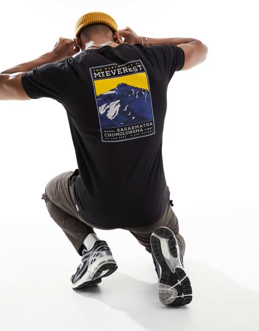 Camiseta negra con estampado en la espalda Faces Everest de The North Face