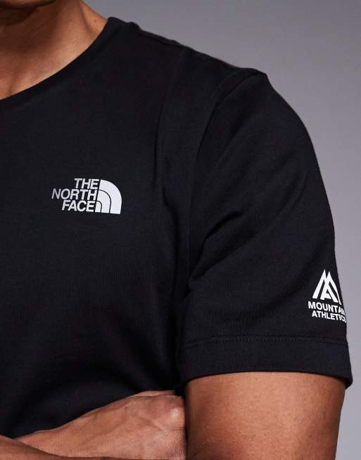 Camiseta negra con estampado en la espalda Mountain Athletics de The North Face, 5 de 5