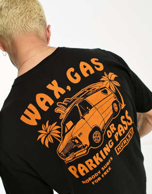 Camiseta negra con estampado en la espalda 