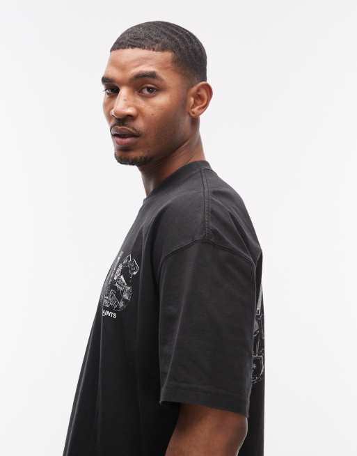 Camiseta negra con estampado en la espalda y gráfico del logo Mixtape de AllSaints, 4 de 5