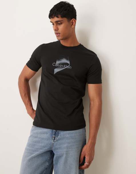 Camiseta negra con estampado gráfico abstracto del logo de Calvin Klein - view 1