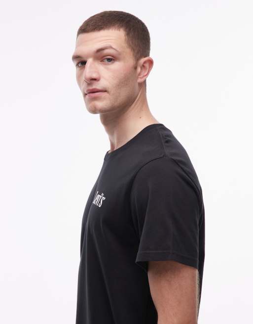 Camiseta negra con estampado gráfico de perrito caliente relajado en la espalda Chillin' Hotdog de Levi's, 4 de 5