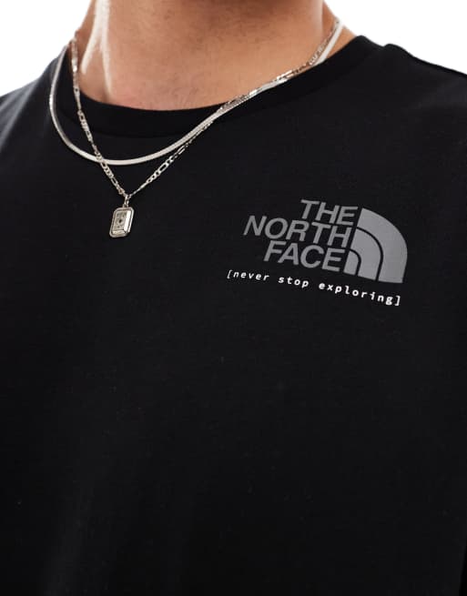 Camiseta negra con estampado gráfico en la espalda de The North Face, 3 de 4