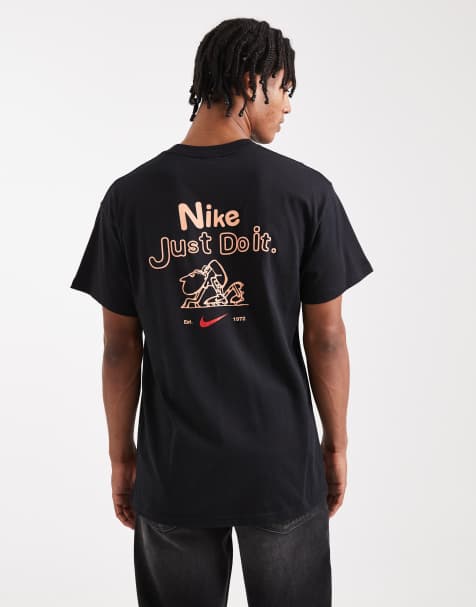 Camiseta negra con estampado gráfico Line Art de Nike - view 1