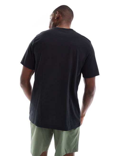 Camiseta negra con estampado gráfico metalizado del logo Dri-FIT de Nike Training, 3 de 4