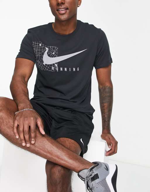 Camiseta negra con estampado gráfico reflectante Run Division Dri-FIT de Nike Running, 4 de 4