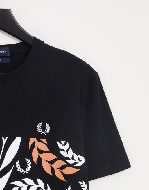 Camiseta negra con estampado gráfico Reissues Archive Vine de Fred Perry, 3 de 4