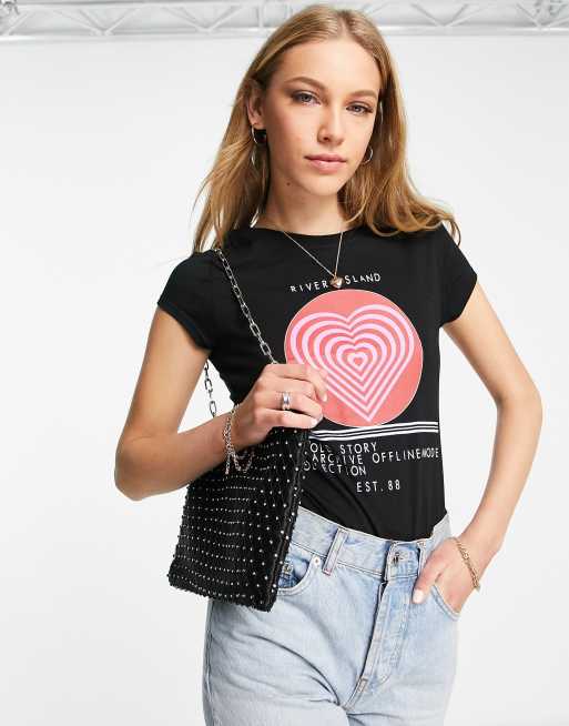 Camiseta negra con estampado gráfico Urban Heart de River Island, 2 de 4