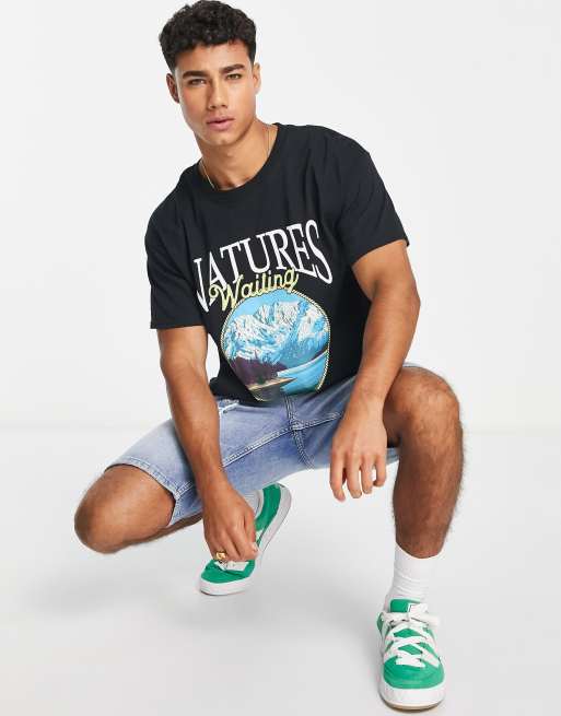 Camiseta negra con estampado 