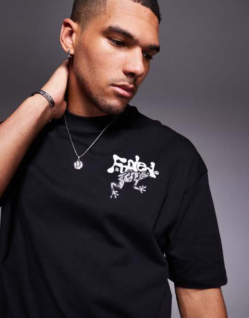 Camiseta negra con estampado trasero de sapo en contraste de Faded Store, 4 de 4