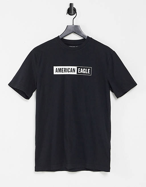 Camiseta negra con logo cuadrado en la parte delantera de American Eagle