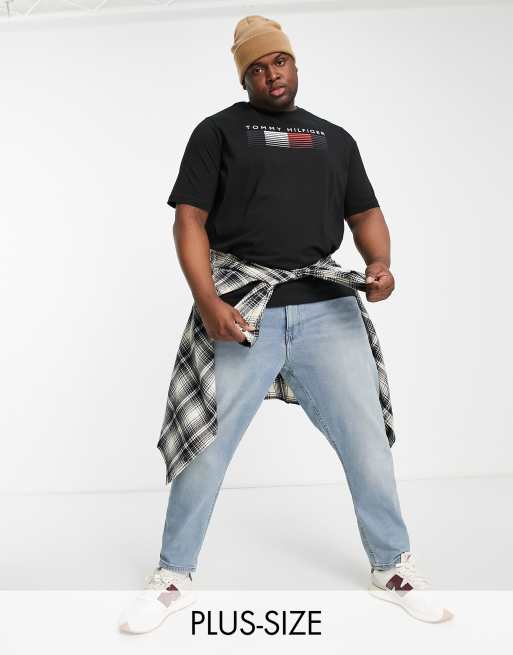 Camiseta negra con logo de bandera desgastado en el pecho de Tommy Hilfiger Big & Tall