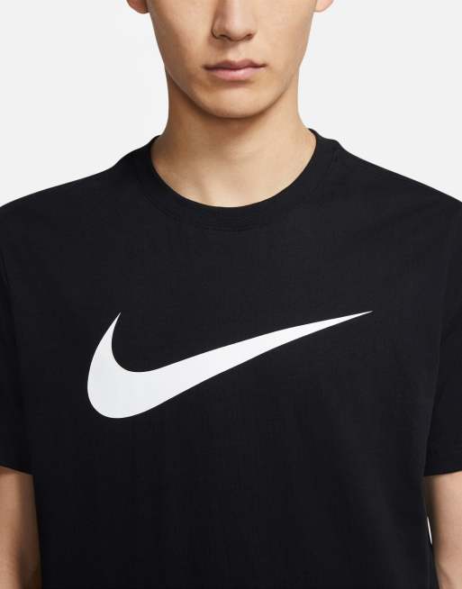 Camiseta negra con logo de Nike