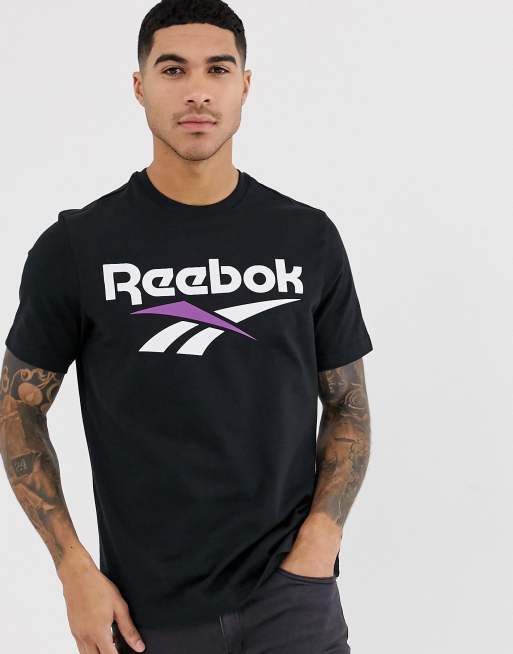 Camiseta negra con logo de Reebok ASOS