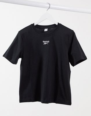camiseta reebok negra