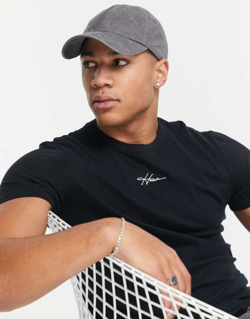 Camiseta negra con logo de texto en el pecho de Hollister