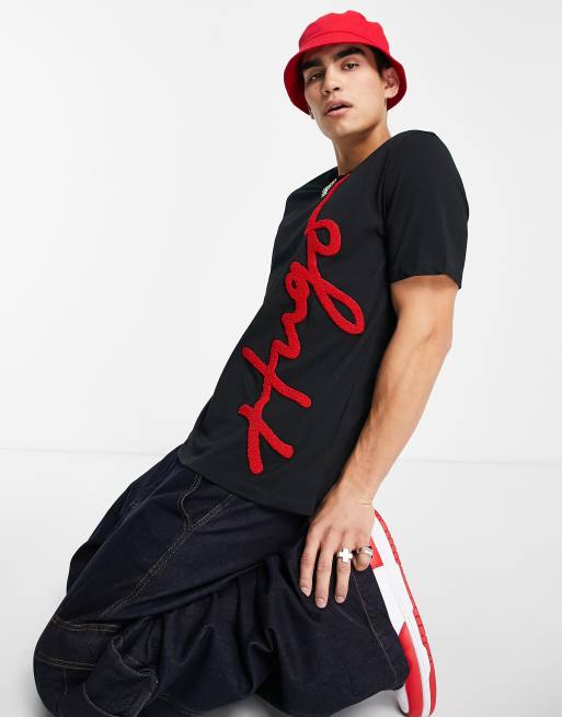 Camiseta negra con logo de texto en horizontal Dyton de HUGO
