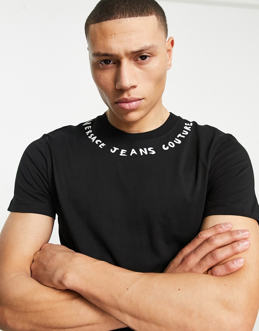 camiseta negra con logo en el cuello de versace jeans couture-black