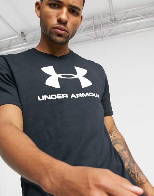Camiseta negra con logo en el pecho Sportstyle de Under Armour, 3 de 4