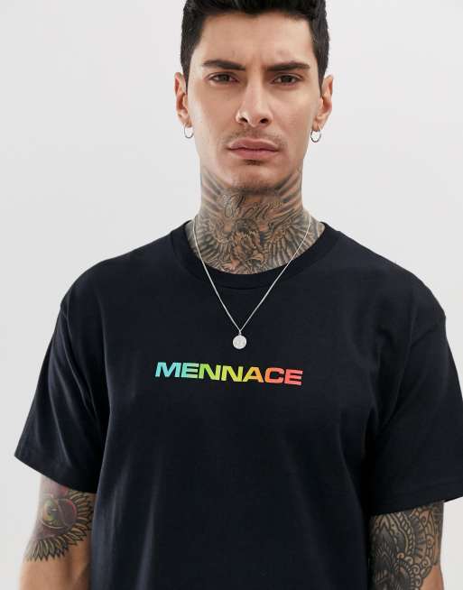 Camiseta negra con logo en la parte posterior de Mennace, 3 de 4
