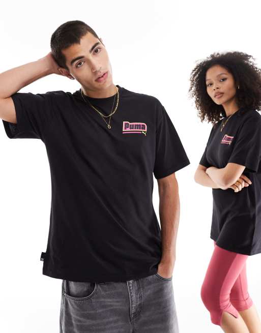Camiseta negra con logo estampado en la parte izquierda del pecho de PUMA