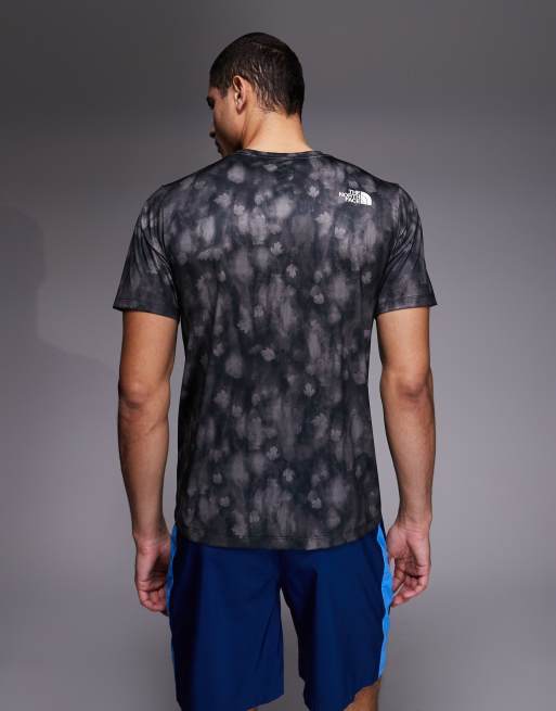 Camiseta negra con logo estampado en relieve Pentadome 24/7 de The North Face, 3 de 5