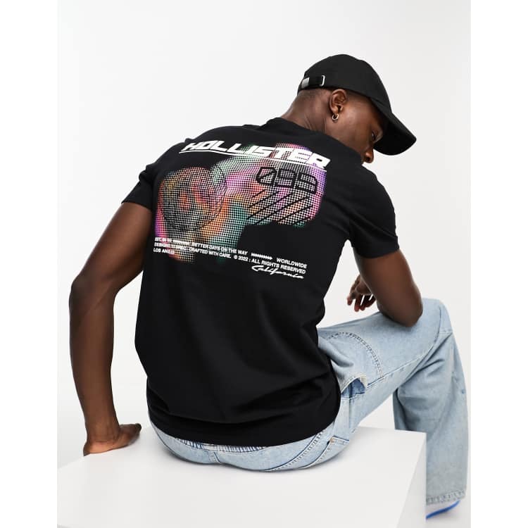 Camiseta negra con logo estampado y acabado degradado de