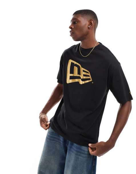 Camiseta negra con logo metalizado en contraste de New Era - view 1