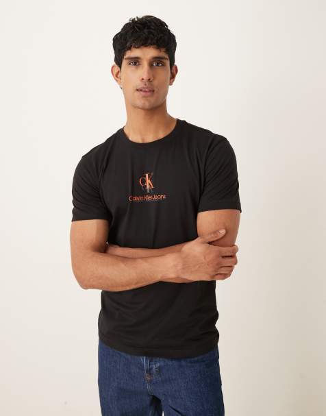 Camiseta negra con logo sombreado de Calvin Klein Jeans - view 1