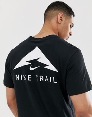 Camiseta negra con logo Trail de Nike Running | ASOS