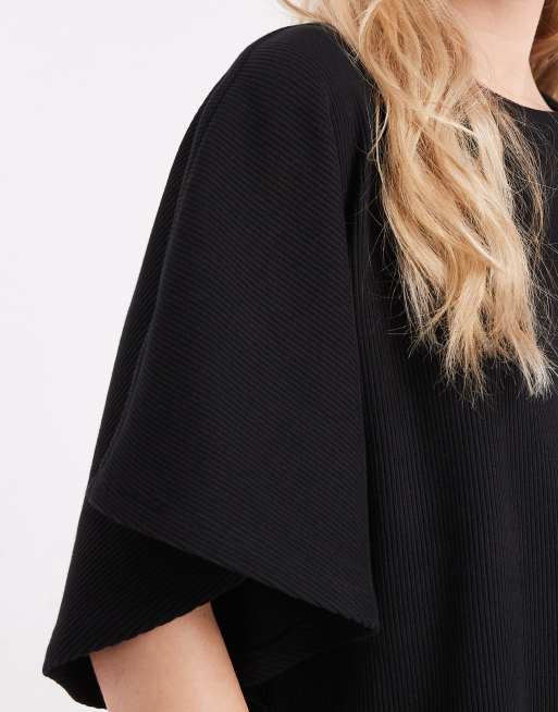 Camiseta negra con mangas efecto cascada y cuello redondo de canalé grueso de ASOS DESIGN, 4 de 4