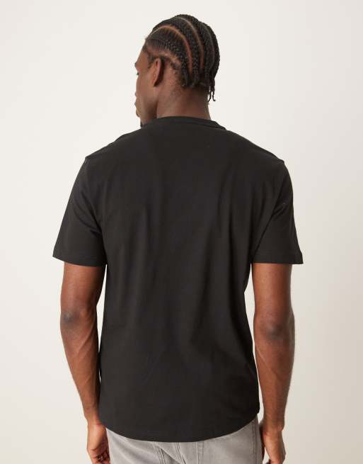 Camiseta negra con recuadrado del logo a rayas de Calvin Klein, 2 de 4
