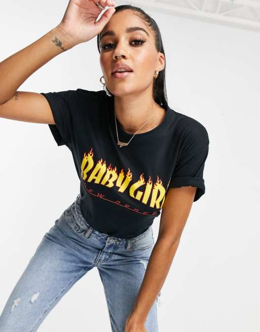 Camiseta negra con texto de I Saw It First