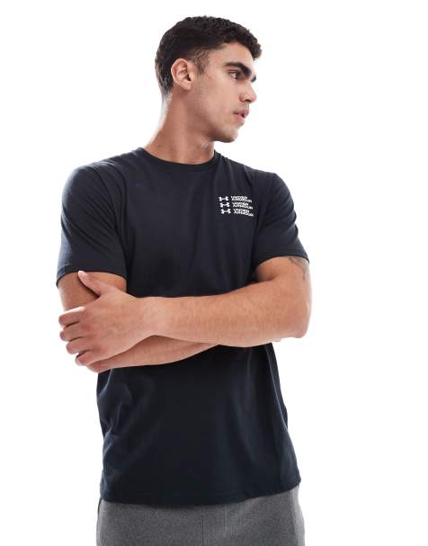 Camiseta negra con tres logos en la parte izquierda del pecho apilados de Under Armour - view 1