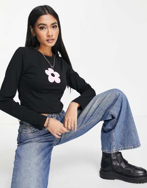 Camiseta negra de corte efecto encogido con estampado gráfico de flor a cuadros dameros de ASOS DESIGN