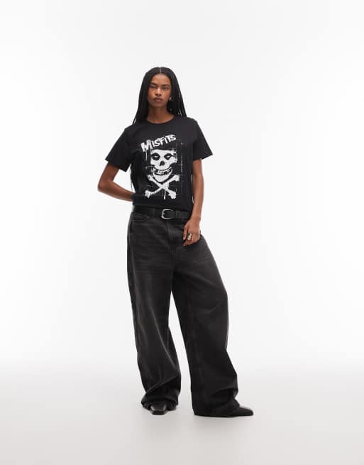Camiseta negra de corte estándar con gráfico de banda Misfits de ASOS DESIGN, 2 de 4